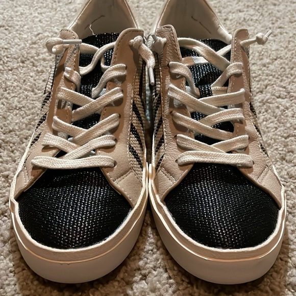 Dolce Vita Zina Patch Sneakers - Picture 6 of 6